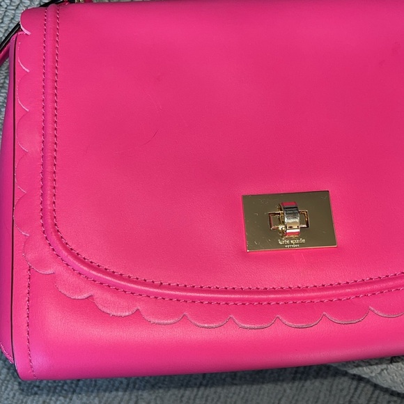 Kate Spade  Scalloped front flap  shoulder bag  Bright pink  Gold tone HW Turn L - Picture 13 of 15